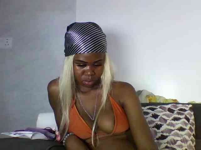 EbonyStarr webcam