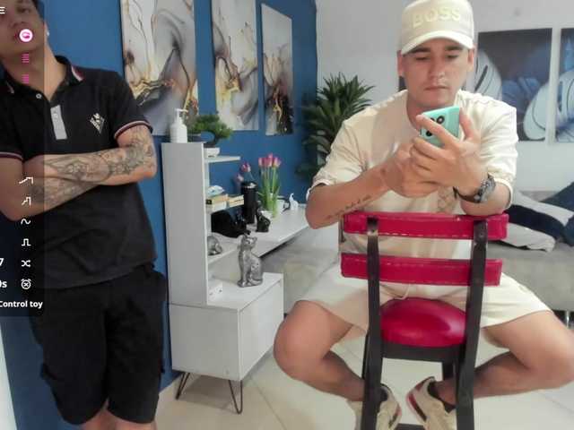 secretroomies-1 live cam on BongaCams