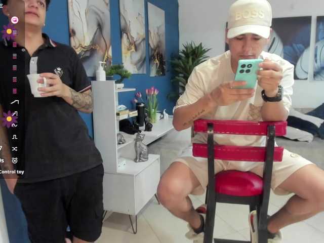 secretroomies-1 live cam on BongaCams