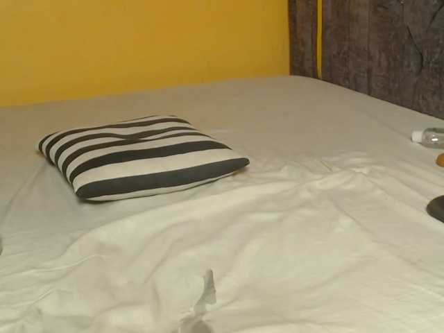 CrystalSanta's BongaCams show and profile