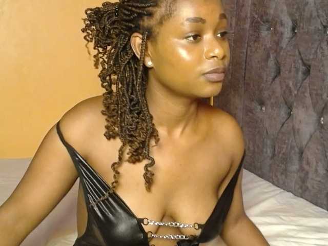 CrystalSanta's BongaCams show and profile