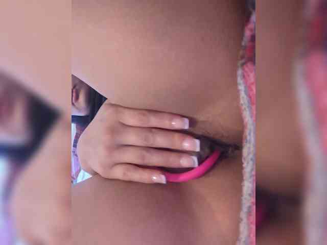YummyMyla webcam