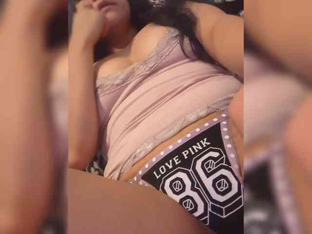 YummyMyla webcam