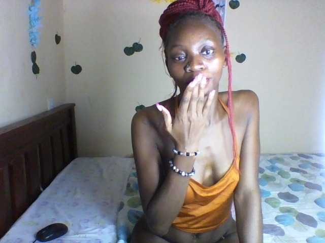Luna-Noir live cam on BongaCams