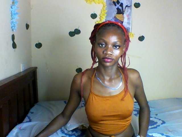 Luna-Noir live cam on BongaCams