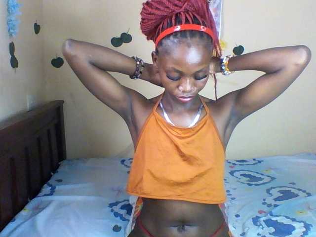 Luna-Noir live cam on BongaCams