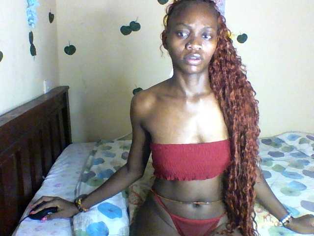 Luna-Noir live cam on BongaCams