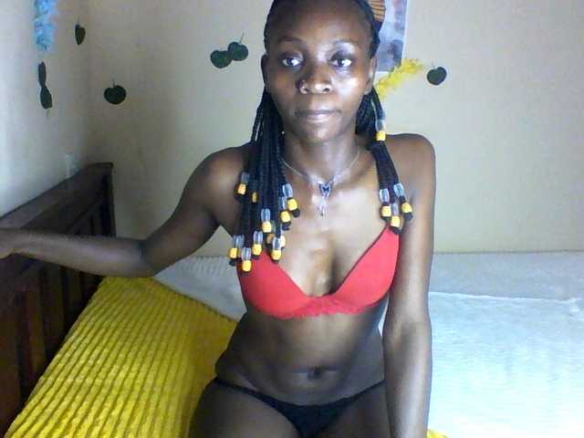 Luna-Noir live cam on BongaCams