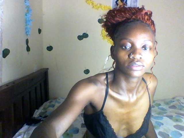Luna-Noir live cam on BongaCams
