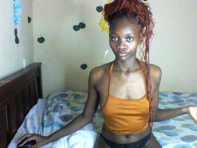 Luna-Noir live cam on BongaCams