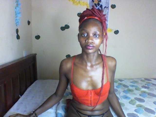 Luna-Noir live cam on BongaCams