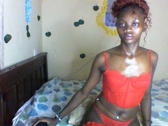 Luna-Noir live cam on BongaCams