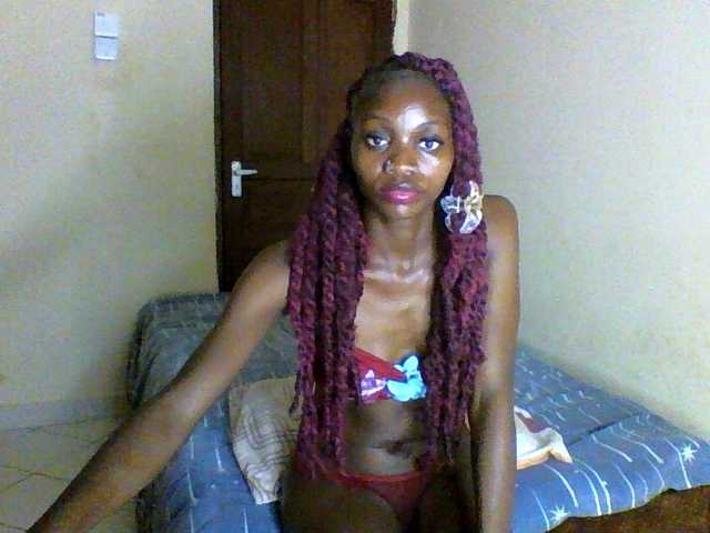 Luna-Noir live cam on BongaCams
