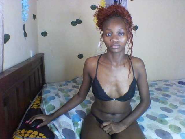 Luna-Noir live cam on BongaCams