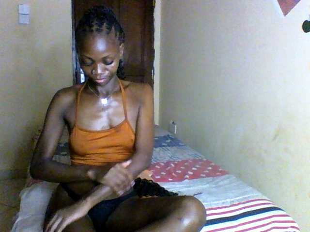 Luna-Noir live cam on BongaCams