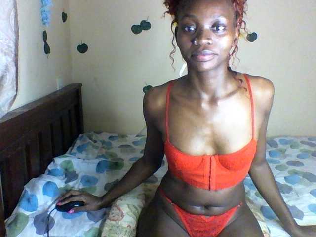Luna-Noir live cam on BongaCams