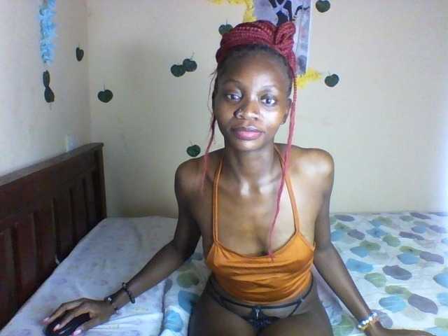 Luna-Noir live cam on BongaCams