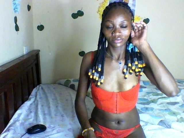 Luna-Noir live cam on BongaCams