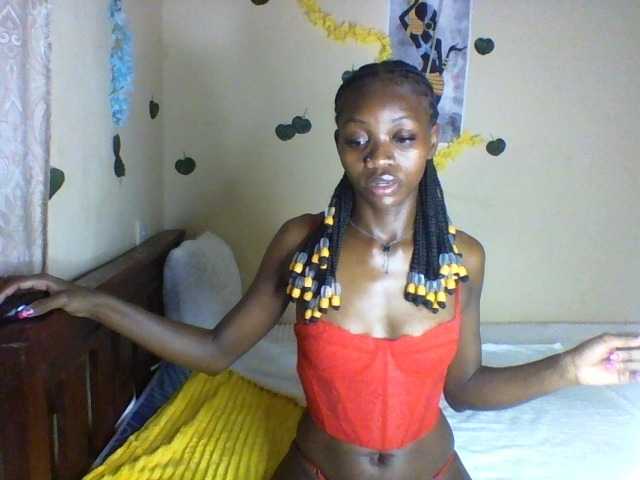 Luna-Noir live cam on BongaCams