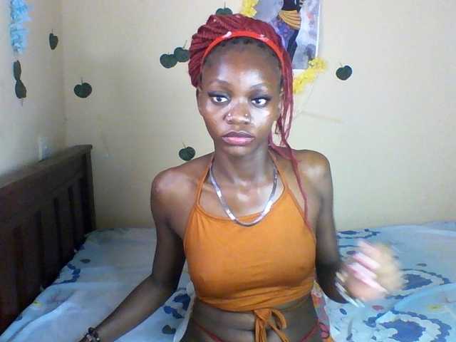 Luna-Noir live cam on BongaCams
