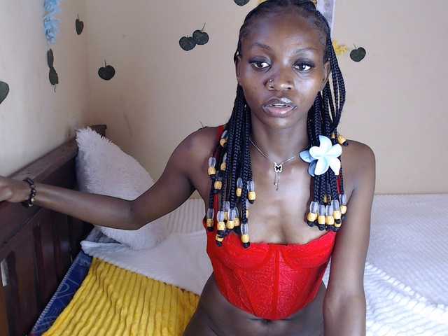 Luna-Noir live cam on BongaCams