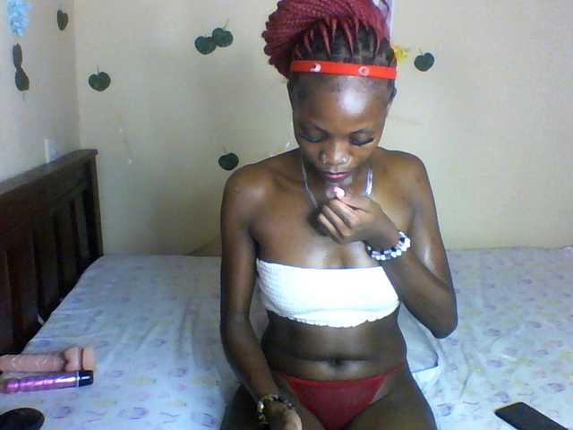 Luna-Noir live cam on BongaCams