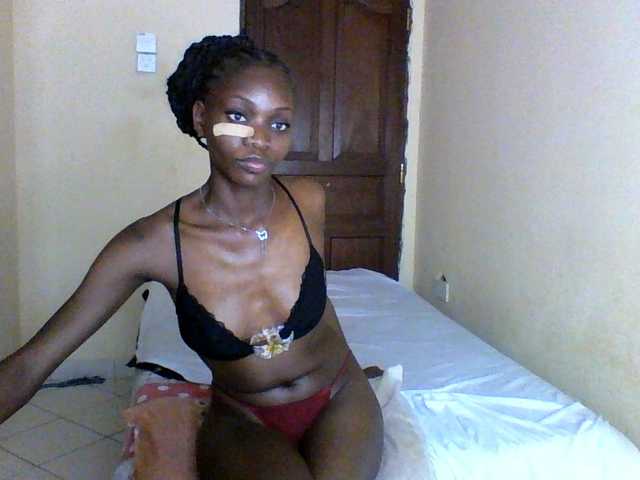 Luna-Noir live cam on BongaCams