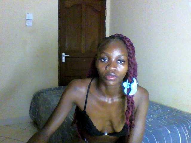 Luna-Noir live cam on BongaCams