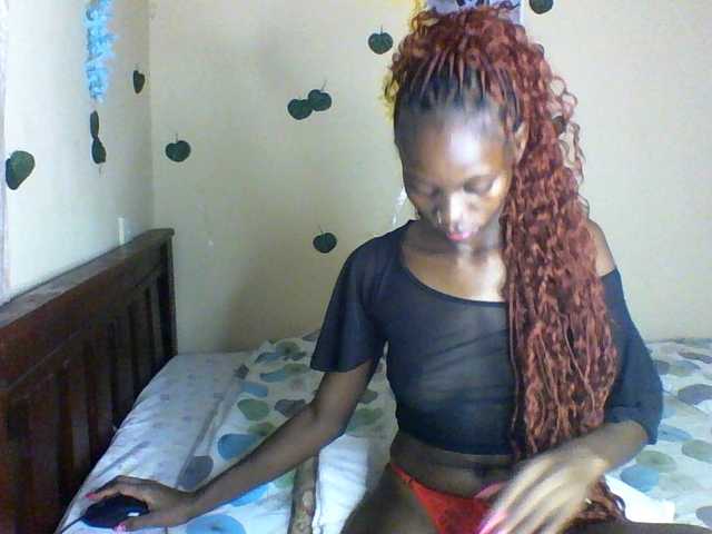 Luna-Noir live cam on BongaCams