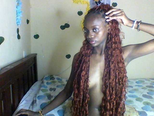 Luna-Noir live cam on BongaCams