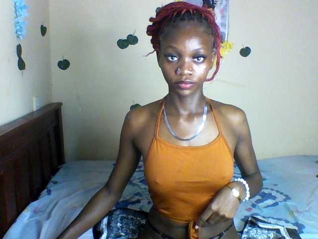 Luna-Noir live cam on BongaCams