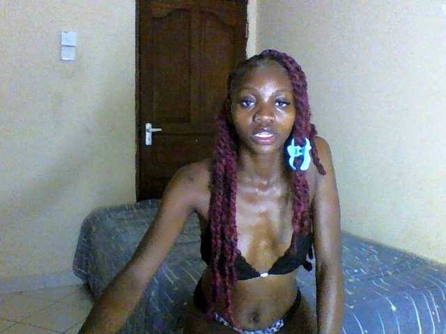 Luna-Noir live cam on BongaCams
