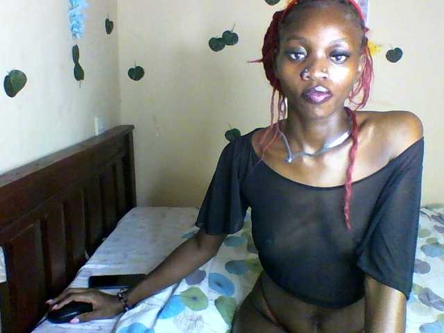 Luna-Noir live cam on BongaCams
