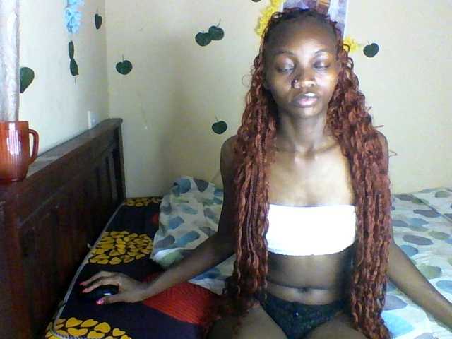 Luna-Noir live cam on BongaCams
