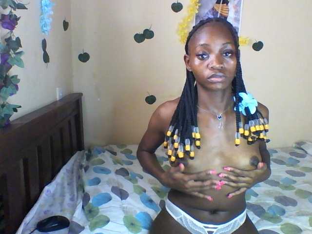 Luna-Noir live cam on BongaCams