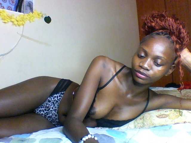 Luna-Noir live cam on BongaCams