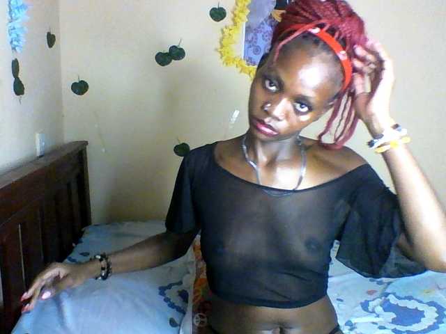 Luna-Noir live cam on BongaCams