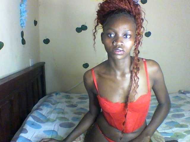 Luna-Noir live cam on BongaCams