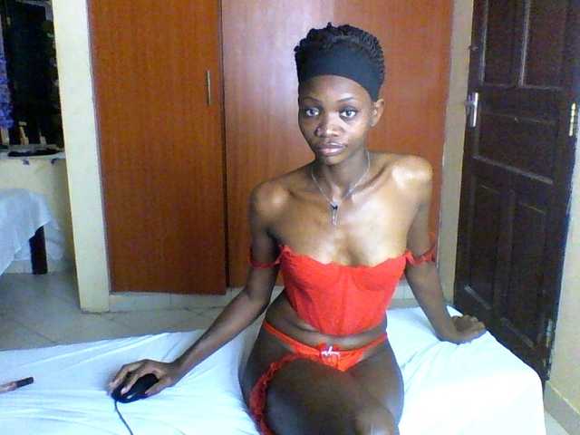 Luna-Noir live cam on BongaCams