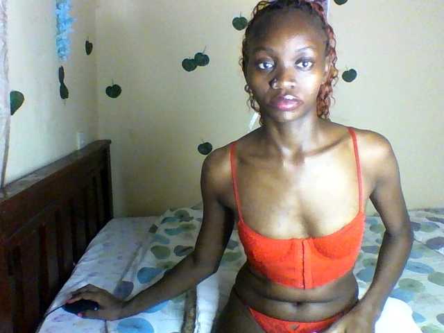Luna-Noir live cam on BongaCams