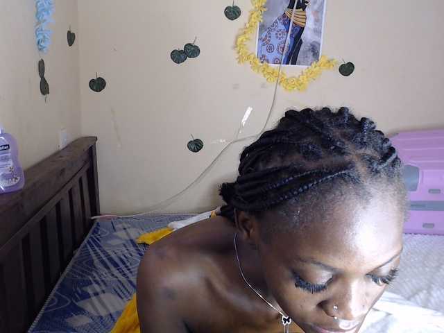 Luna-Noir live cam on BongaCams