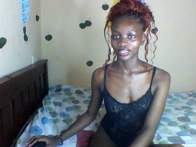 Luna-Noir live cam on BongaCams