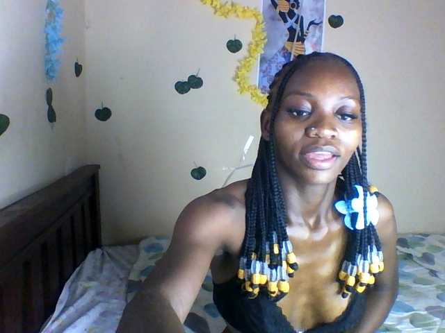 Luna-Noir live cam on BongaCams