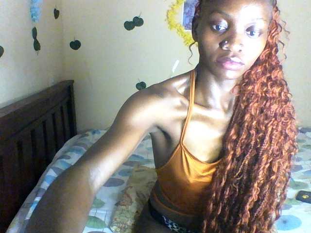 Luna-Noir live cam on BongaCams