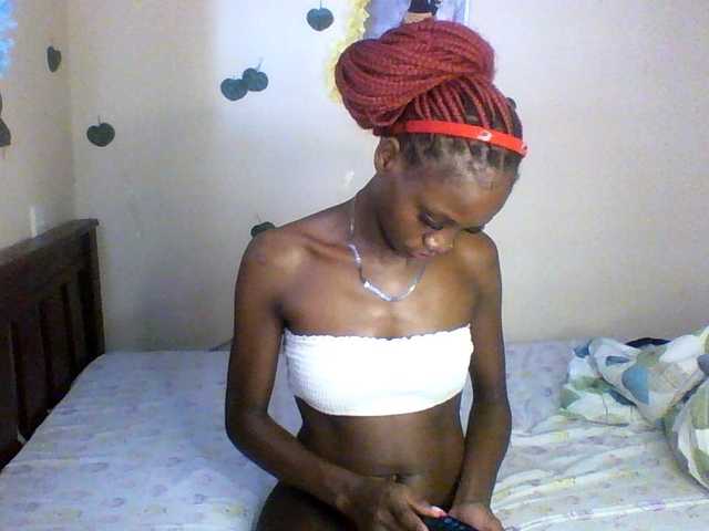 Luna-Noir live cam on BongaCams