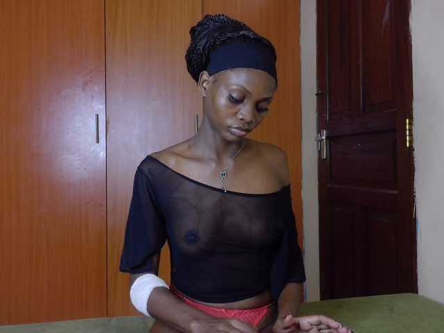 Luna-Noir live cam on BongaCams