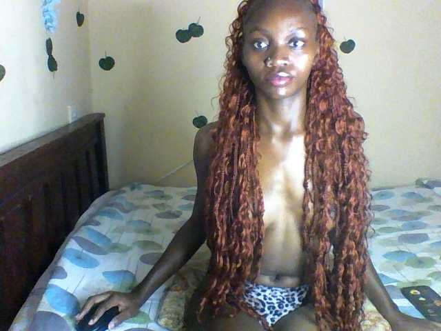 Luna-Noir live cam on BongaCams