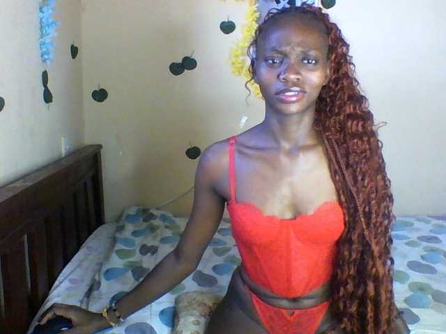 Luna-Noir live cam on BongaCams