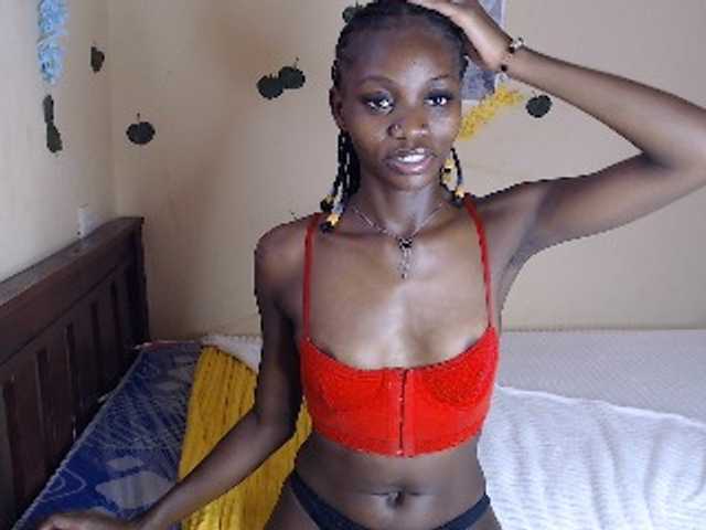 Luna-Noir live cam on BongaCams
