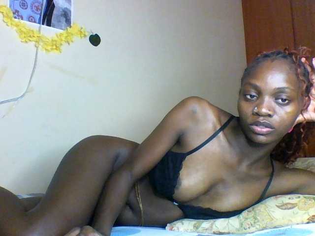 Luna-Noir live cam on BongaCams